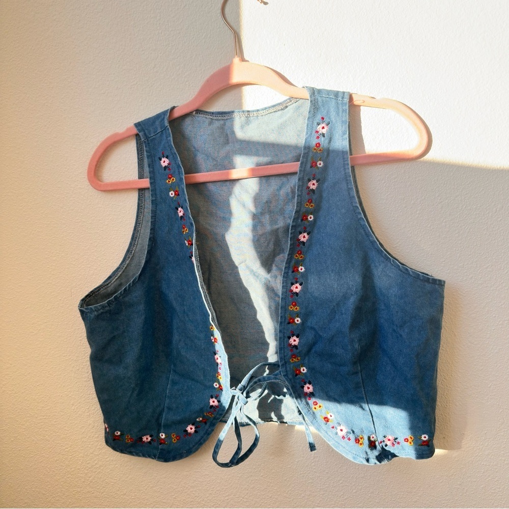 Women’s Large Floral Embellished Blue Crop Top, Cowgirl Chic, Denim 0037 - Picture 2 of 7